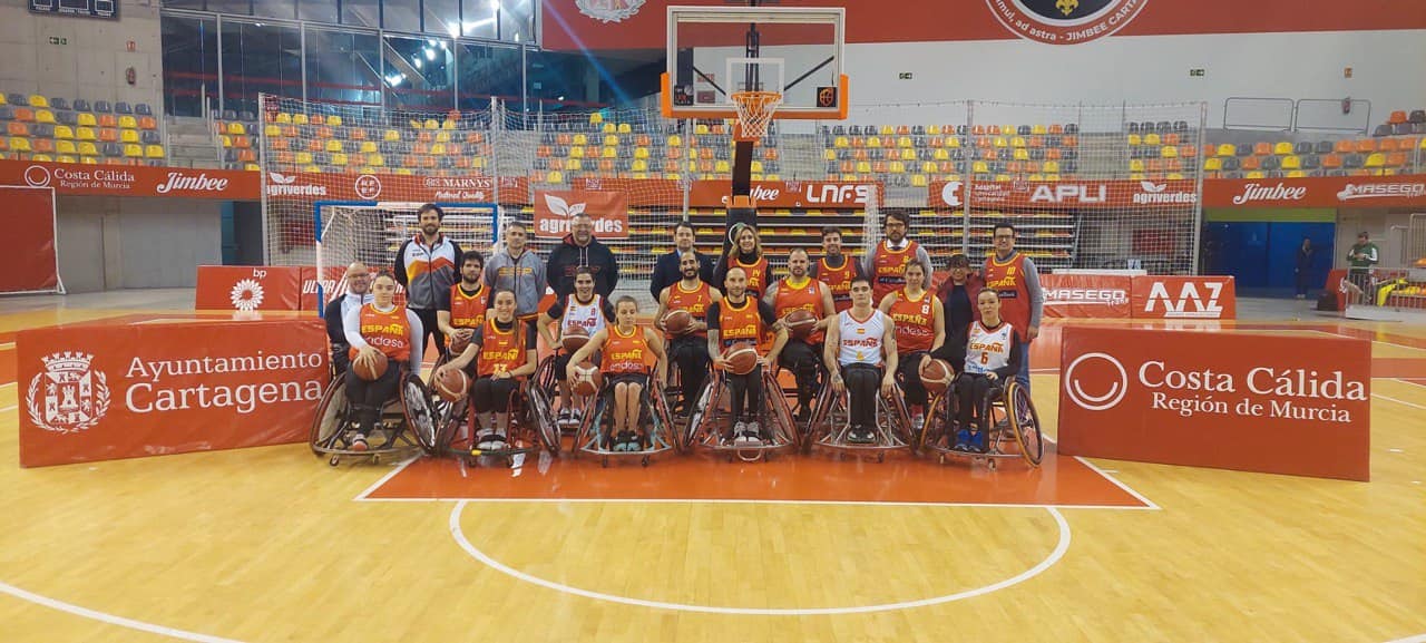 equipo-baloncesto-silla-rueda