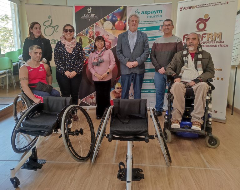 La Fundación ONCE dona sillas de ruedas a la FDDFRM para uso en deporte adaptado