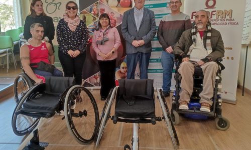La Fundación ONCE dona sillas de ruedas a la FDDFRM para uso en deporte adaptado