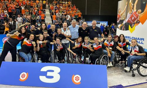 El equipo de baloncesto en silla de ruedas femenino se hacen con el bronce