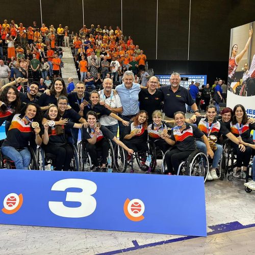 El equipo de baloncesto en silla de ruedas femenino se hacen con el bronce